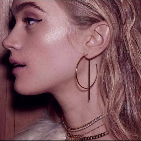 Jewelry - Minimalist Gold earrings🆕